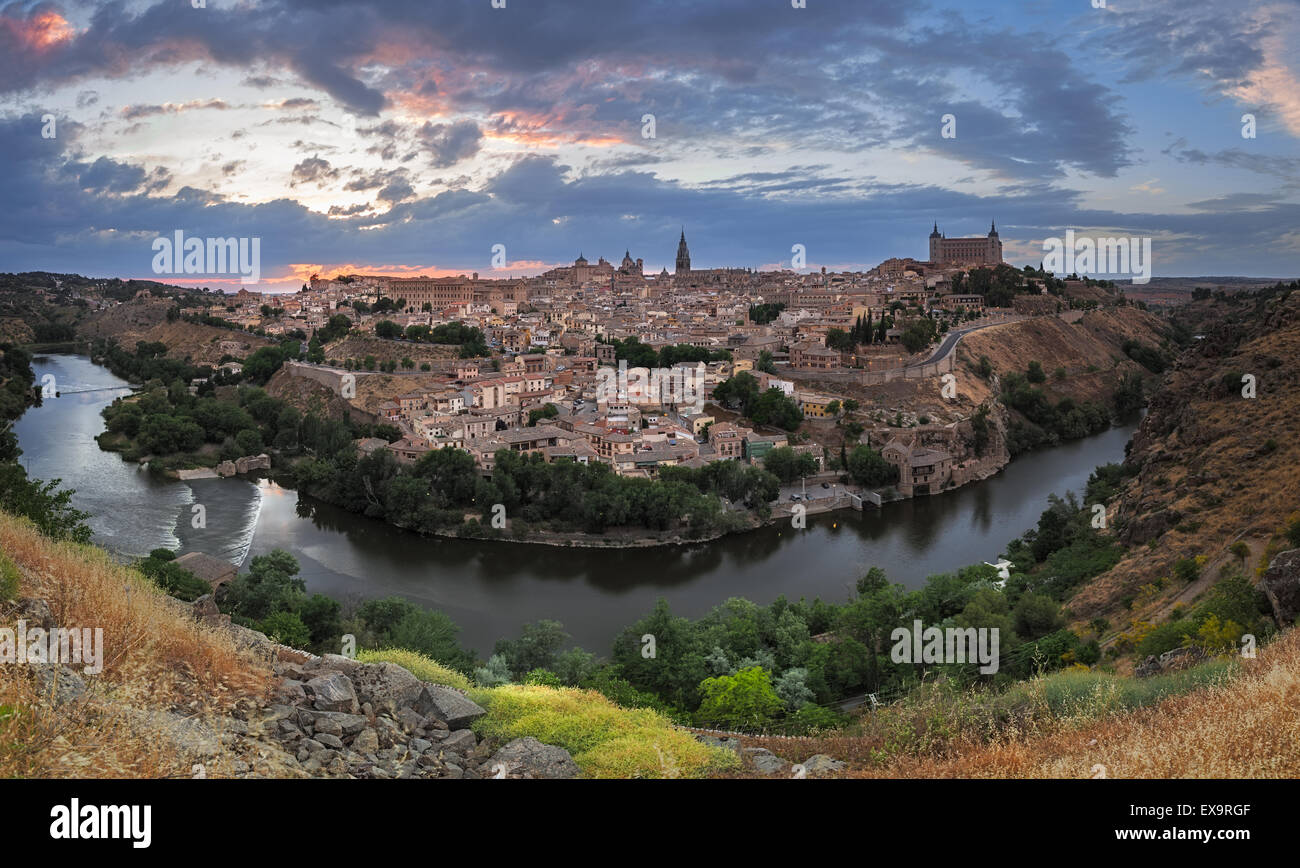 Toledo Panorama bei Dämmerung, Kastilien-La Mancha, Spanien Stockfoto