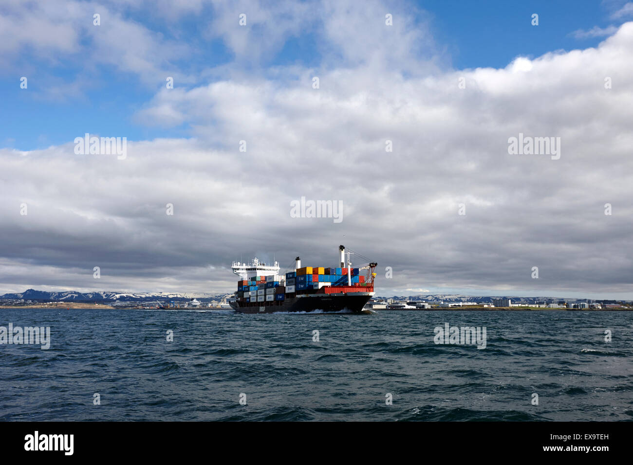 großen Eimskip Containerschiff Auslaufen aus dem Hafen von Reykjavik Island Stockfoto
