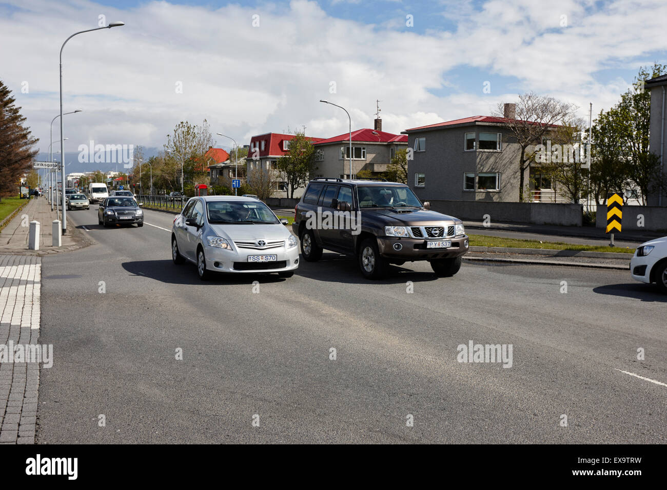 dichten Verkehr auf den Straßen der Stadt in Reykjavik Island Stockfoto