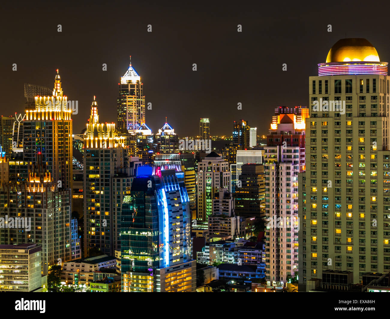 Blick auf die Skylines in Bangkok bei Nacht, Thailand Stockfoto