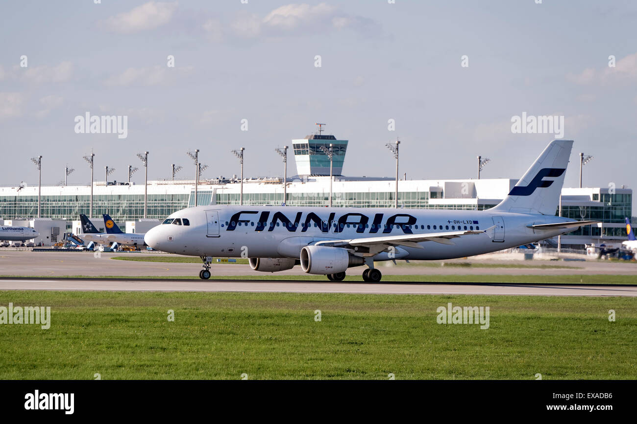 Finnair Airbus A320-214, Registrierungsnummer OH-LXD, taxying am Flughafen München, München, Upper Bavaria, Bavaria, Germany Stockfoto