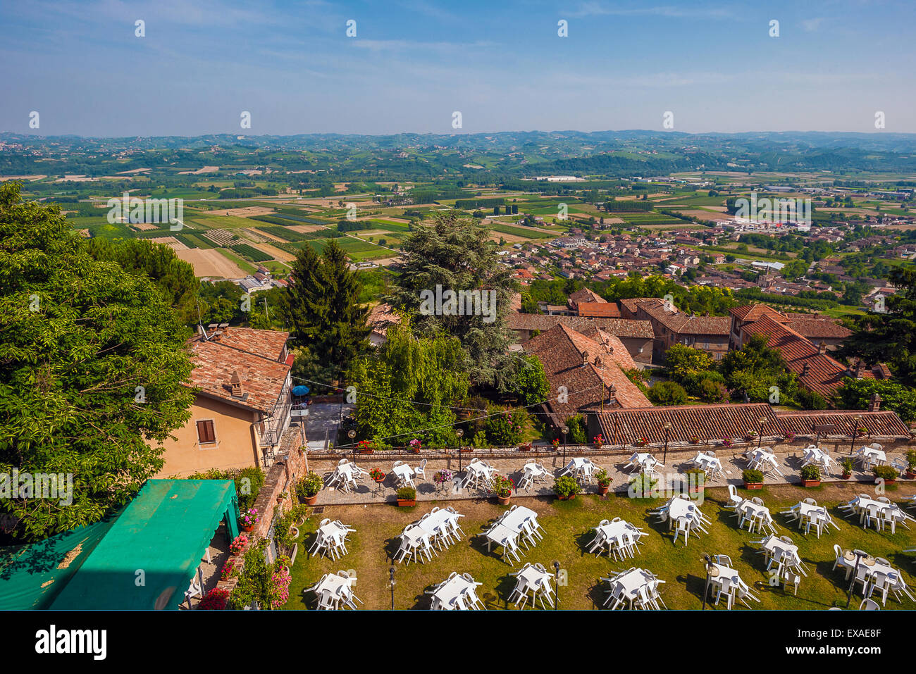 Italien-Piemont-Langhe und Roero World Heritage Magliano Alfieri Burg - Blick von der Burg Stockfoto