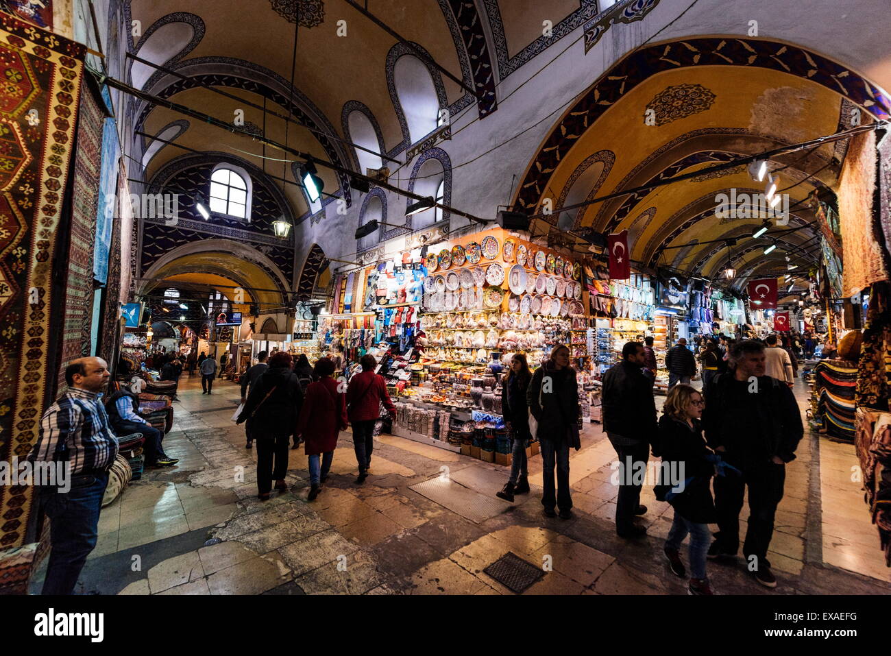 Innere des großen Basar (Kapali Carsi), Istanbul, Türkei, Europa Stockfoto