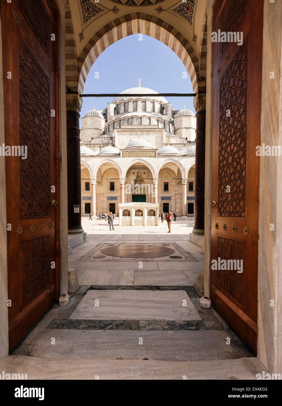 Außenseite der Süleymaniye-Moschee, UNESCO-Weltkulturerbe, Istanbul, Türkei, Europa Stockfoto