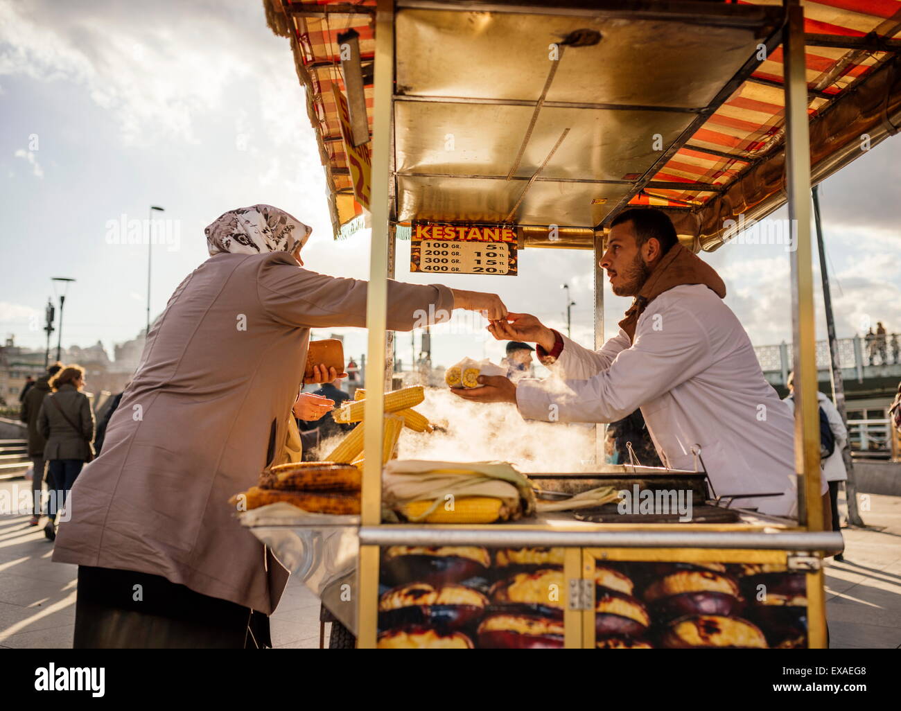 Garküche Verkauf von Mais, Istanbul, Türkei, Europa Stockfoto