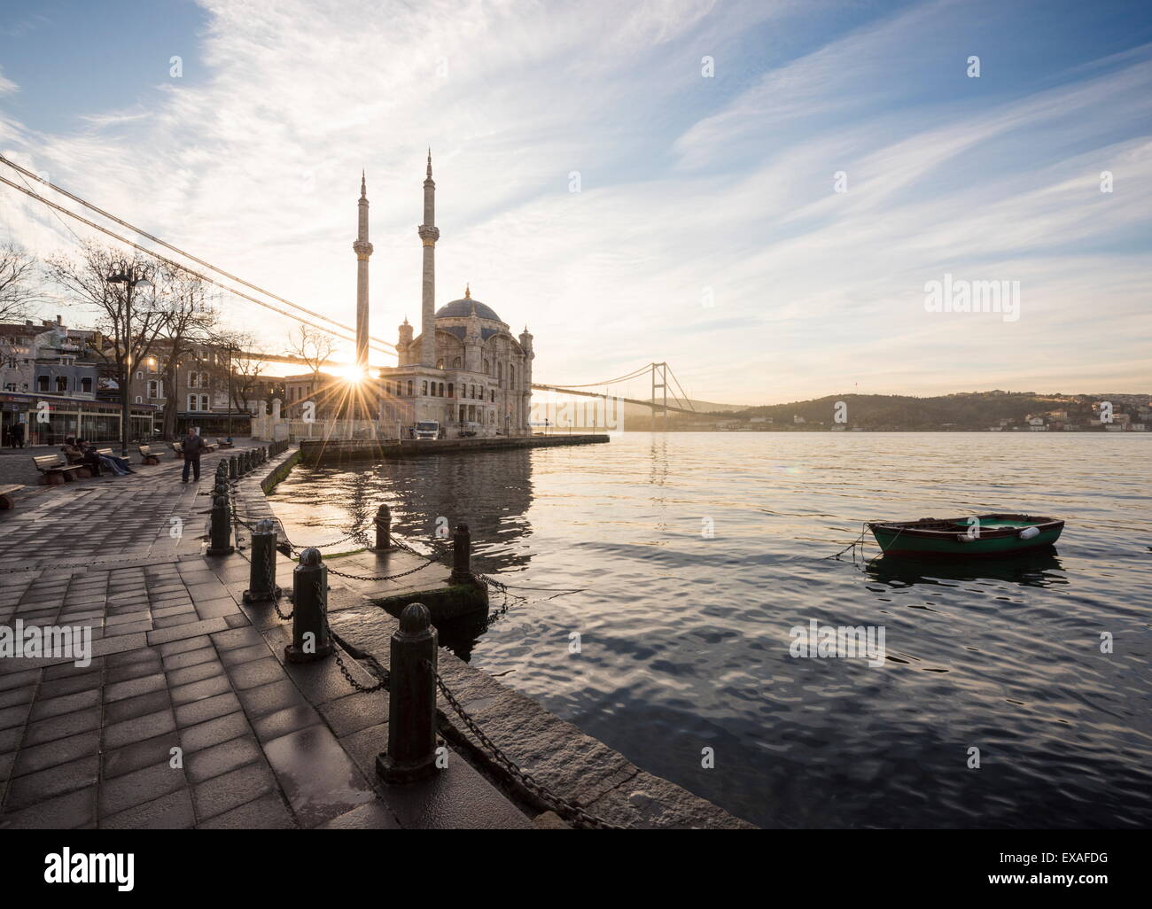 Äußere Ortakoy-Moschee und Bosporus Brücke bei Dämmerung, Ortakoy, Istanbul, Türkei, Europa Stockfoto