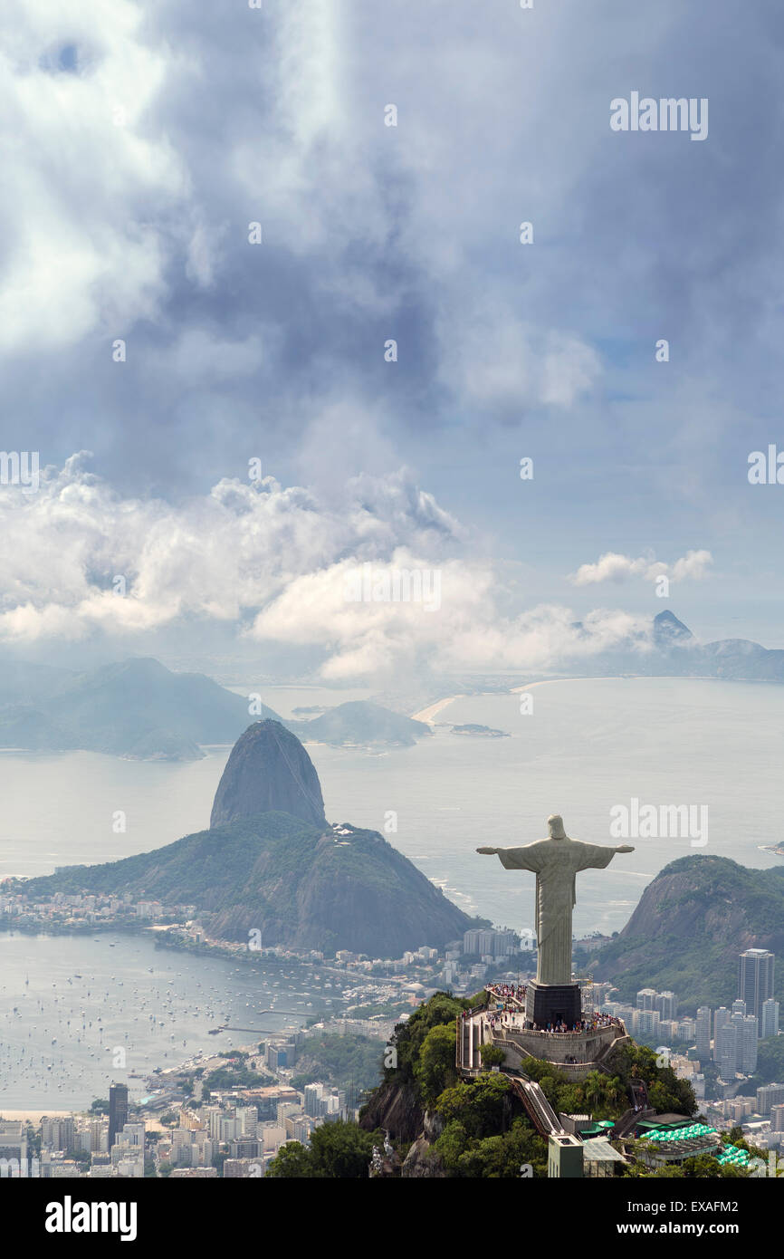 Rio De Janeiro Landschaft zeigt, der Christus, Corcovado und Zuckerhut, der UNESCO, Rio De Janeiro, Brasilien, Südamerika Stockfoto