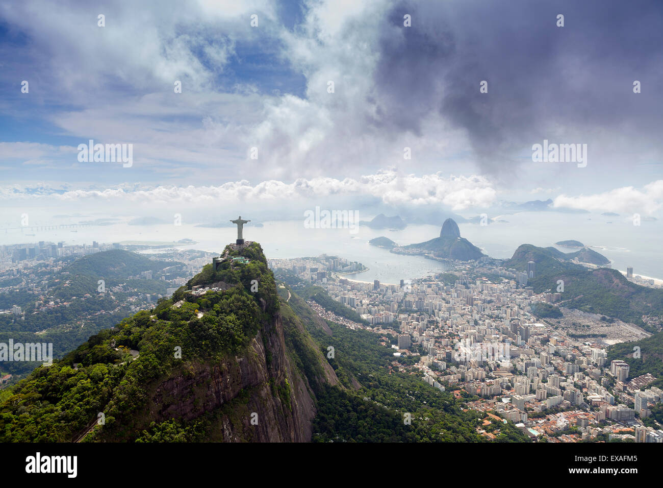 Rio De Janeiro Landschaft zeigt, der Christus, Corcovado und Zuckerhut, der UNESCO, Rio De Janeiro, Brasilien, Südamerika Stockfoto