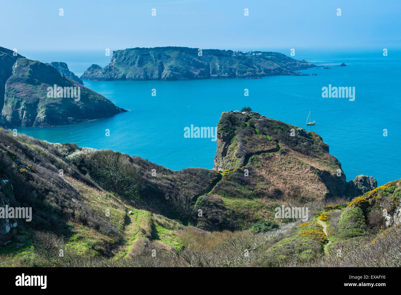 Blick über die Ostküste von Sark und die Insel Brecqhou, Kanalinseln, Großbritannien, Europa Stockfoto