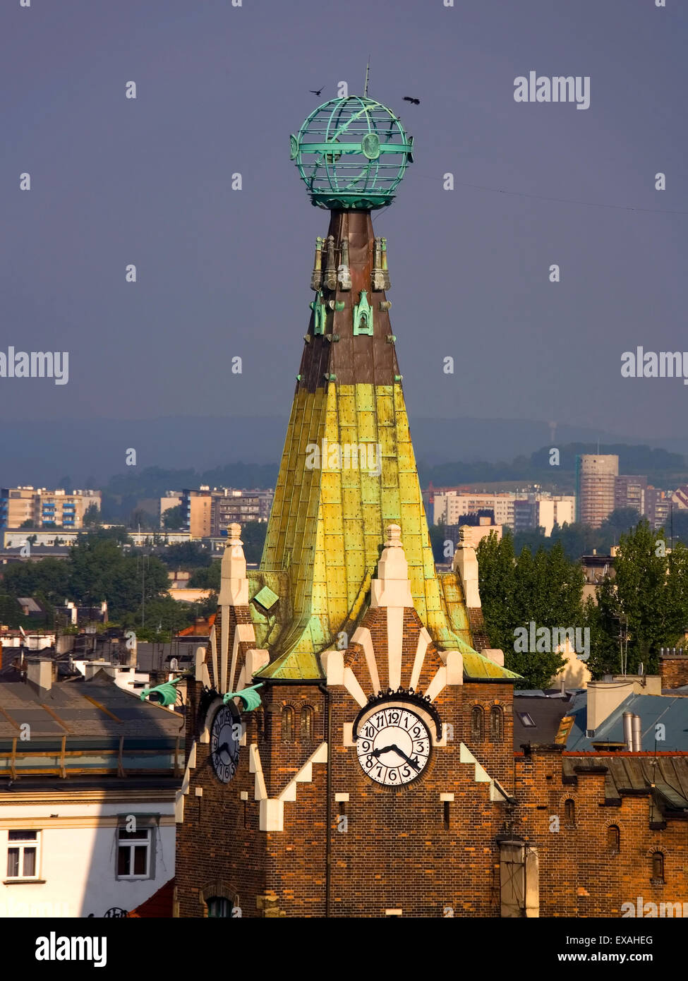 Polen Krakau pyramidenförmige Turm und Globus Globe House Stockfoto