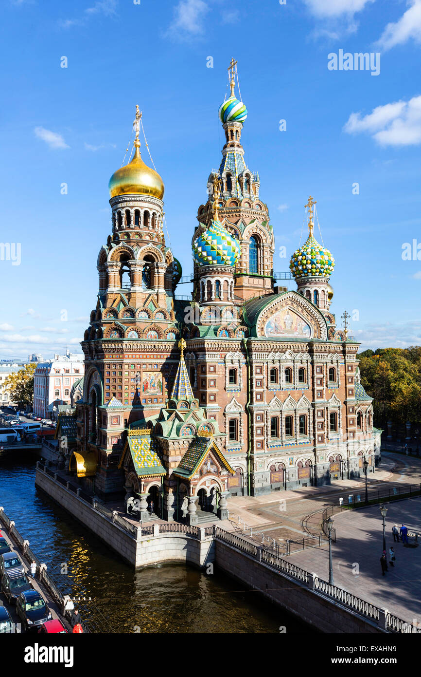 Kuppeln der Kirche des Retters auf Blut, UNESCO-Weltkulturerbe, St. Petersburg, Russland, Europa Stockfoto