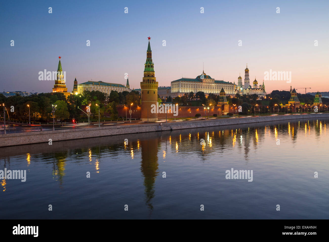 Kreml-Kirchen und Türme aus Moskau River Bridge, Moskau, Russland, Europa Stockfoto