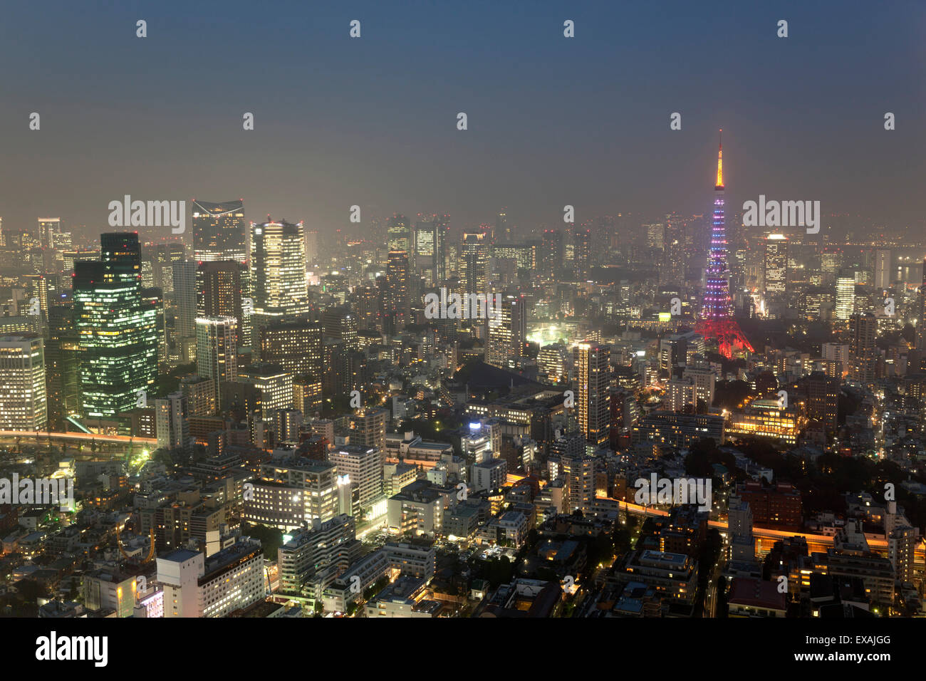 Abenddämmerung Blick auf Tokio aus Tokyo City View Observation Deck, Roppongi Hills, Tokio, Japan, Asien Stockfoto