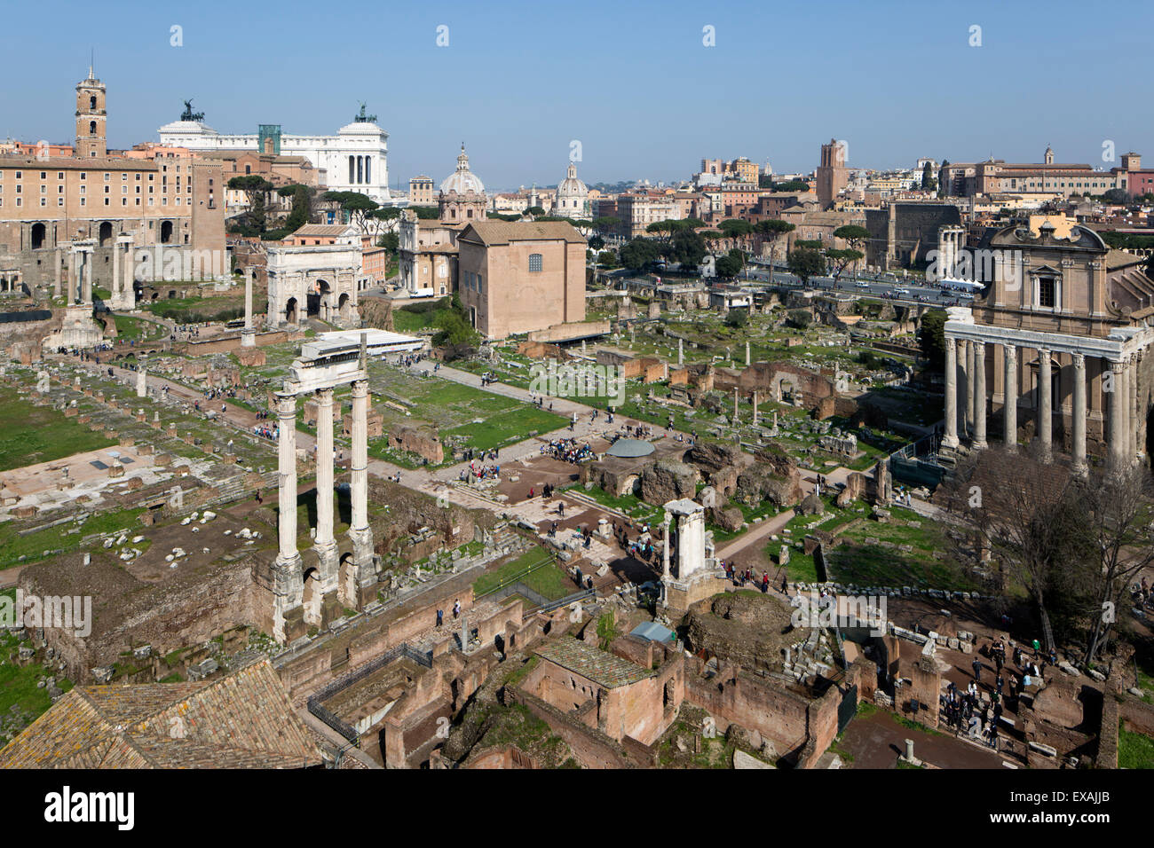 Blick auf das Forum Romanum (Foro Romano) aus dem Palatin, UNESCO-Weltkulturerbe, Rom, Latium, Italien, Europa Stockfoto