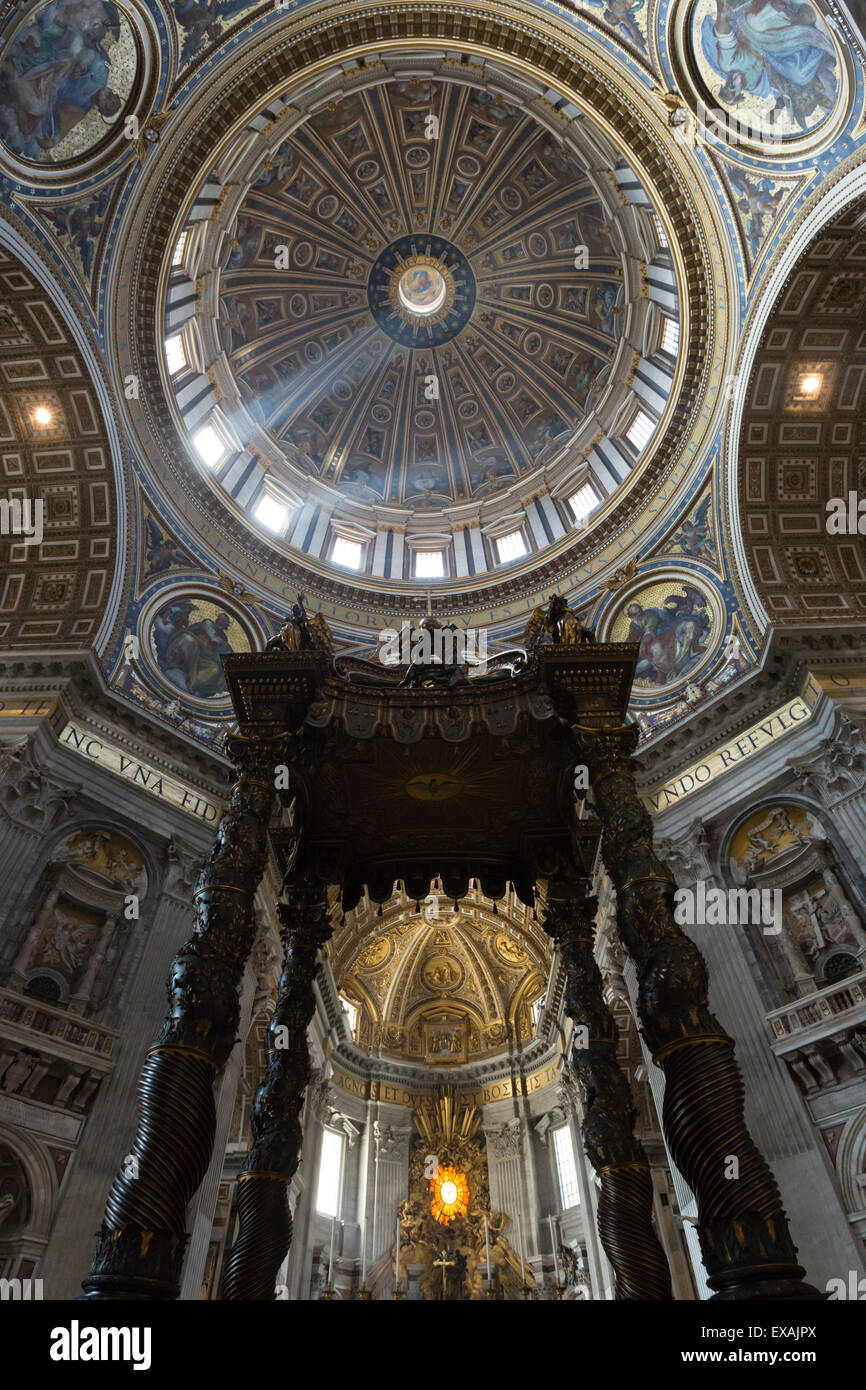 Berninis Baldacchino und Michelangelos Kuppel, Petersdom, UNESCO ...