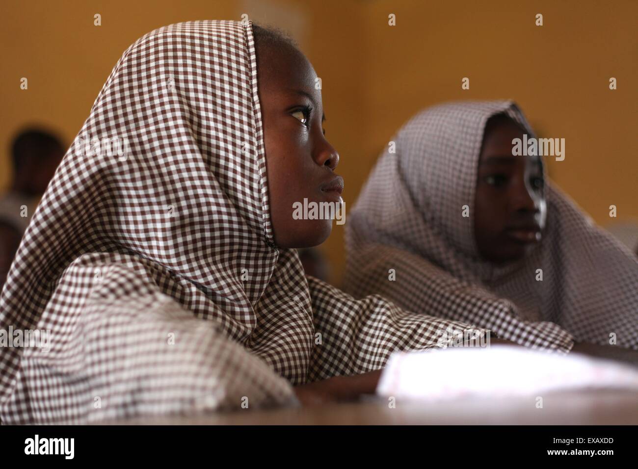 Kinder, die Examen in islamische Schule in Nigeria Stockfoto