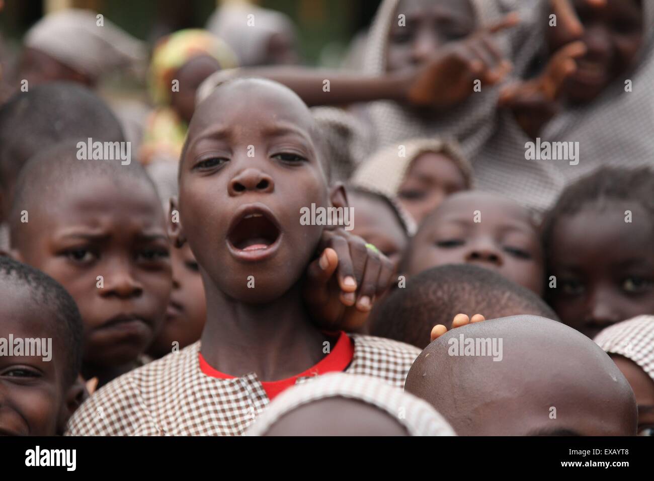 Kinder, die Examen in islamische Schule in Nigeria Stockfoto