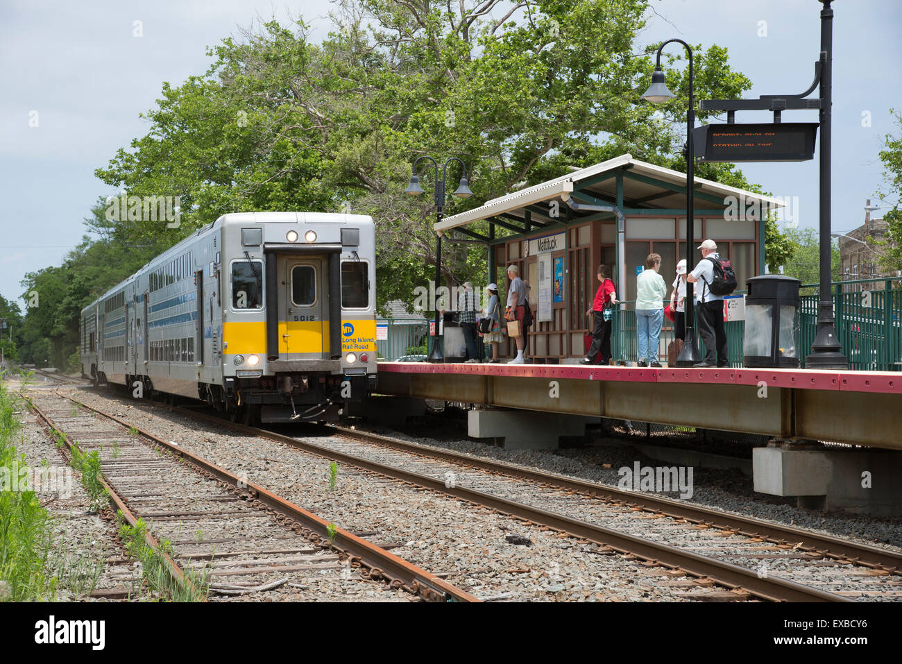 MTA Long Island Railroad Personenzug nahenden Mattituck Station USA Stockfoto