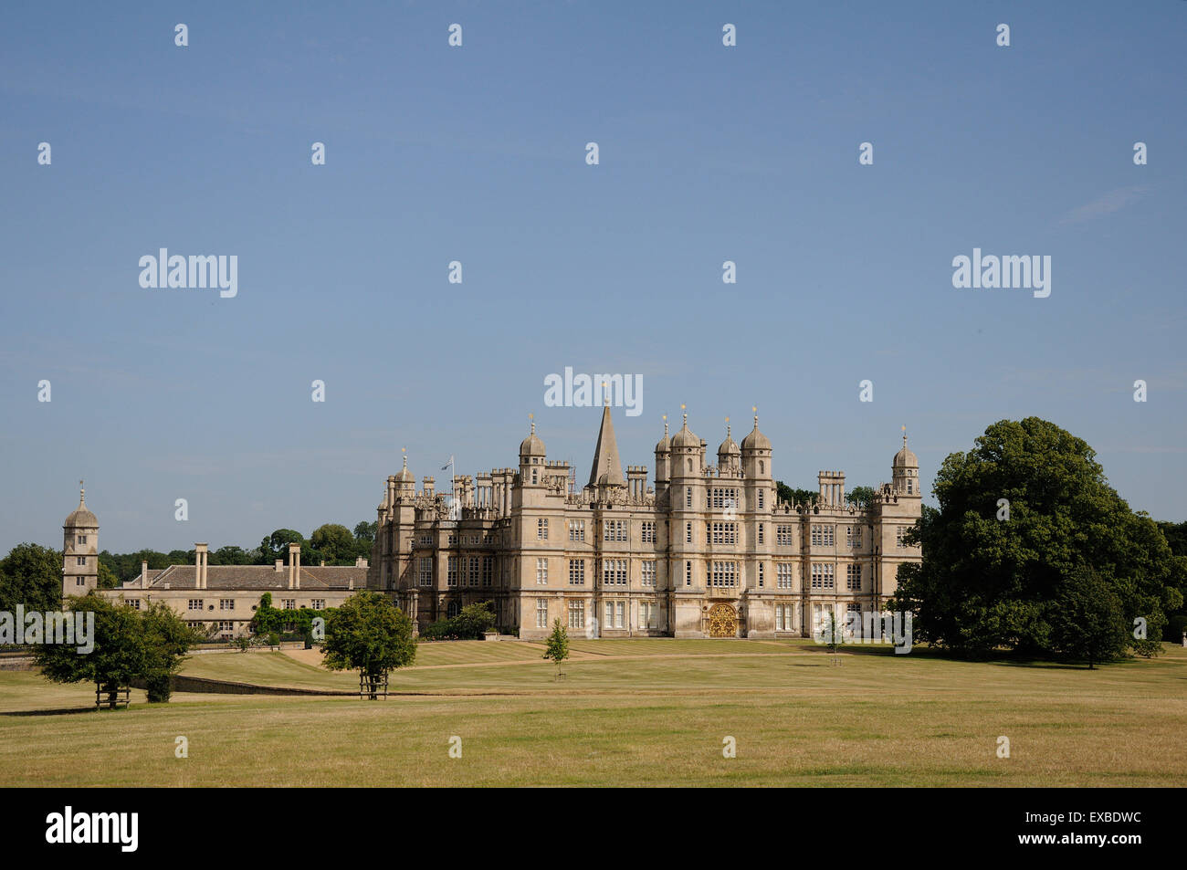 Ein Sommer Blick auf Burghley House in Stamford, Lincolnshire Stockfoto