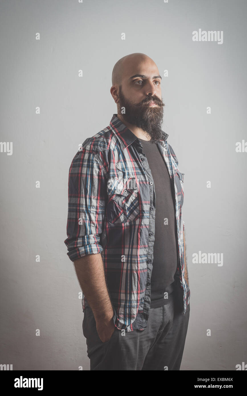 Hipster lange Bart und Schnurrbart-Mann mit Hemd Quadrate Stockfotografie -  Alamy