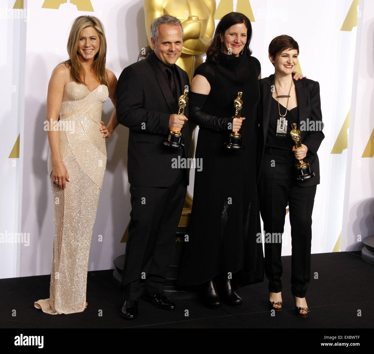 Jennifer Aniston, Mathilde Bonnefoy, Laura Poitras und Dirk Wilutzky bei den 87. Annual Academy Awards - Presseraum. Stockfoto