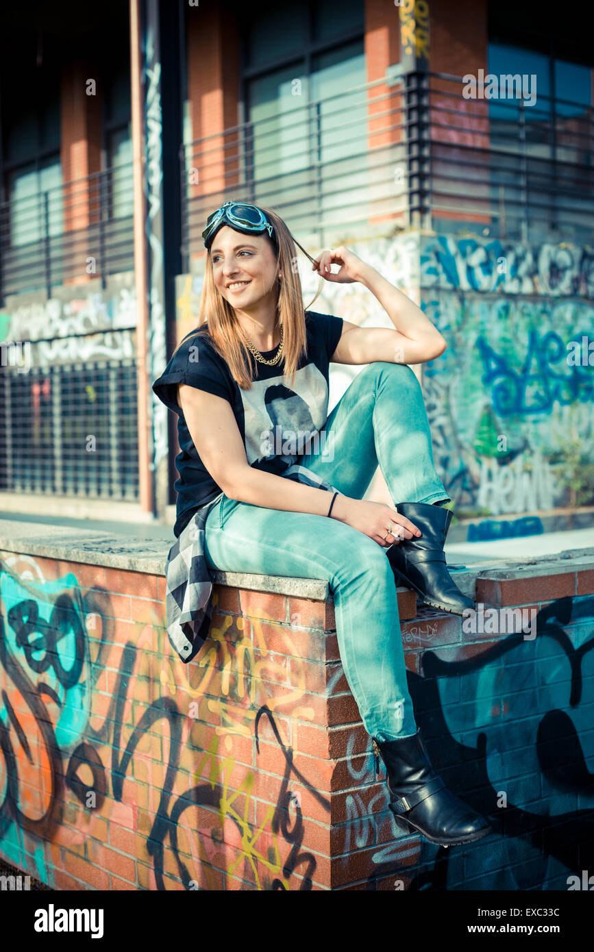 schöner Erfolg Flieger Frau in der Stadt Stockfoto