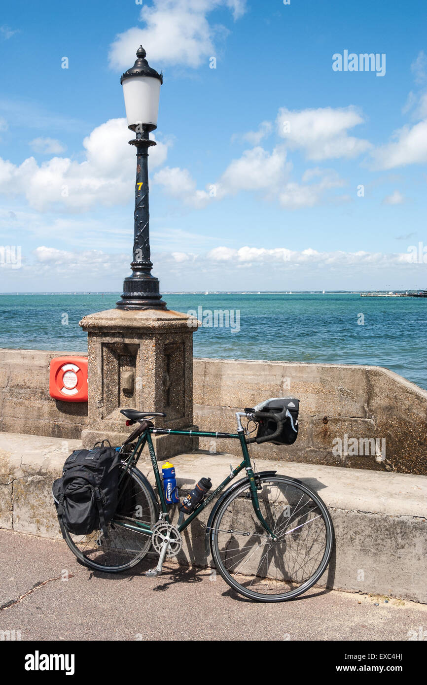 Touring Fahrrad - Ryde, der Isle Of Wight, Großbritannien Stockfoto