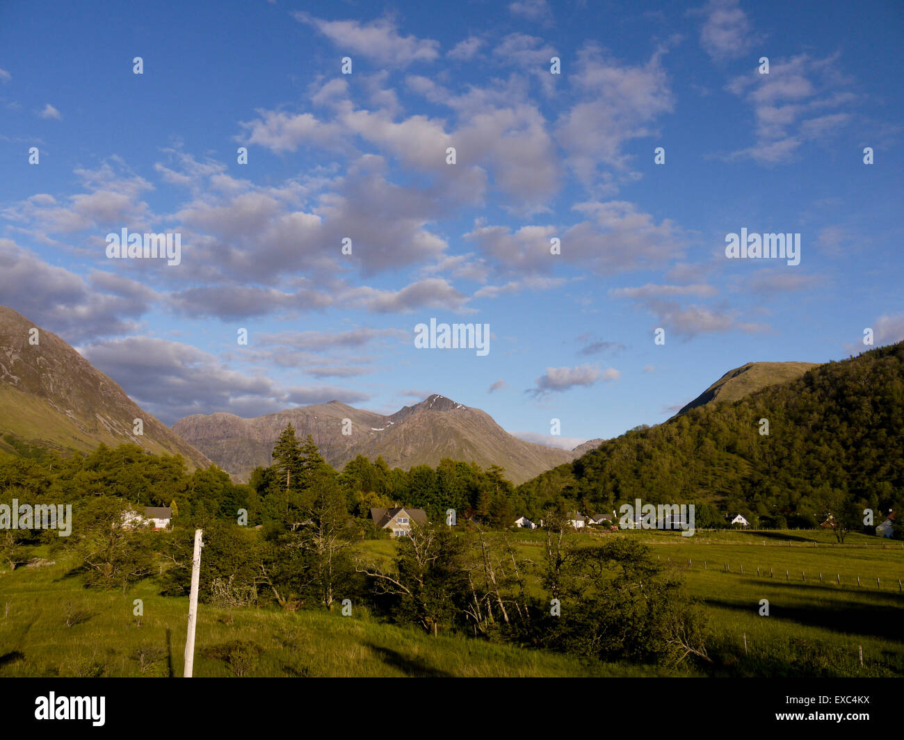 Mit Blick auf Glencoe und Berge von Invercoe, Argyll, Schottland, Vereinigtes Königreich. Stockfoto