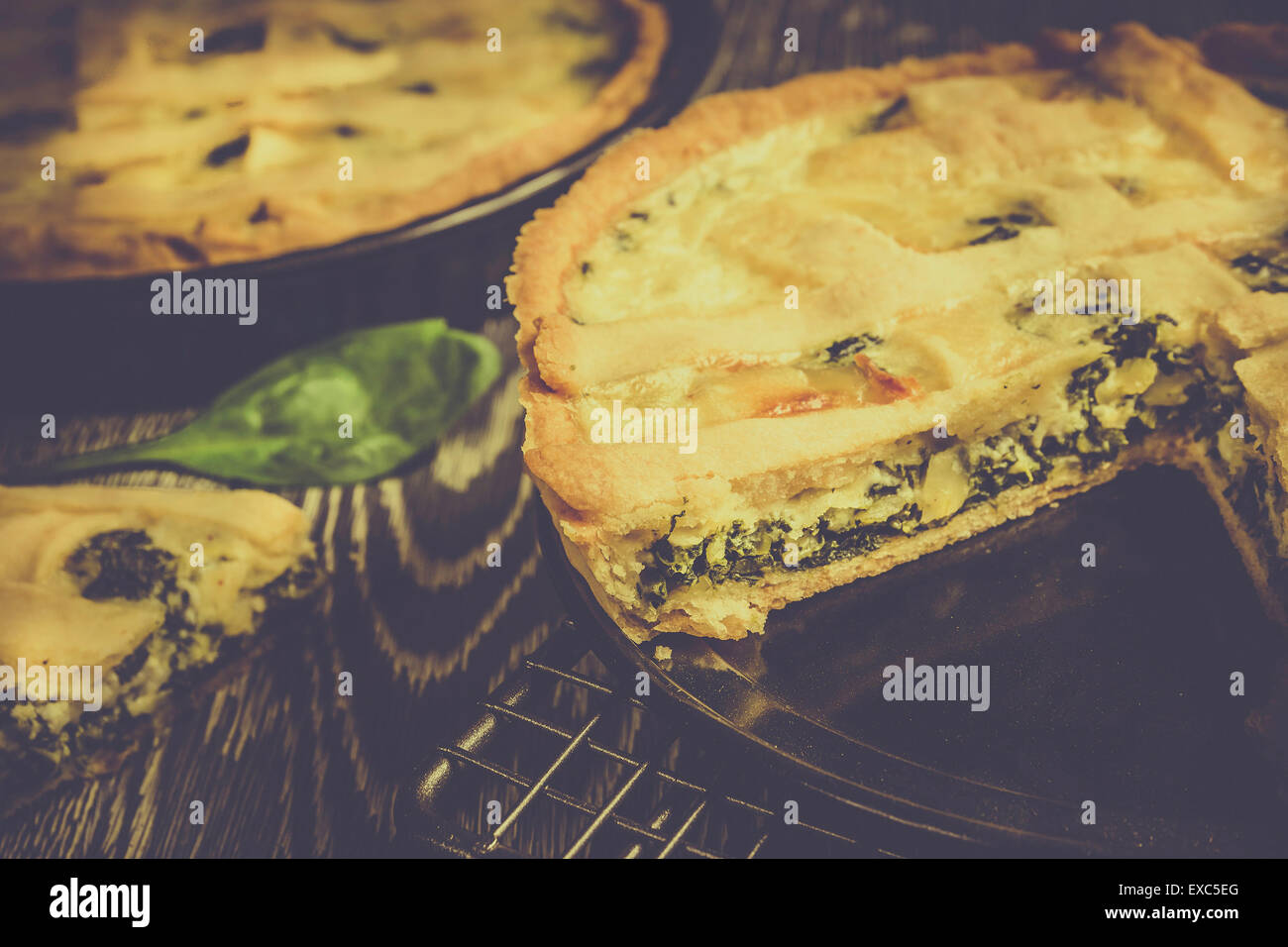 Retro-Stil Foto leckere Spinat-Tarte Stockfoto