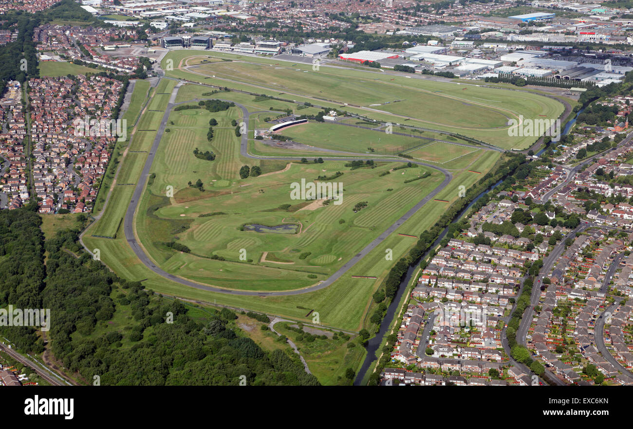 Luftaufnahme der Aintree Racecourse in Liverpool, UK, Heimat der Grand National-Pferderennen Stockfoto