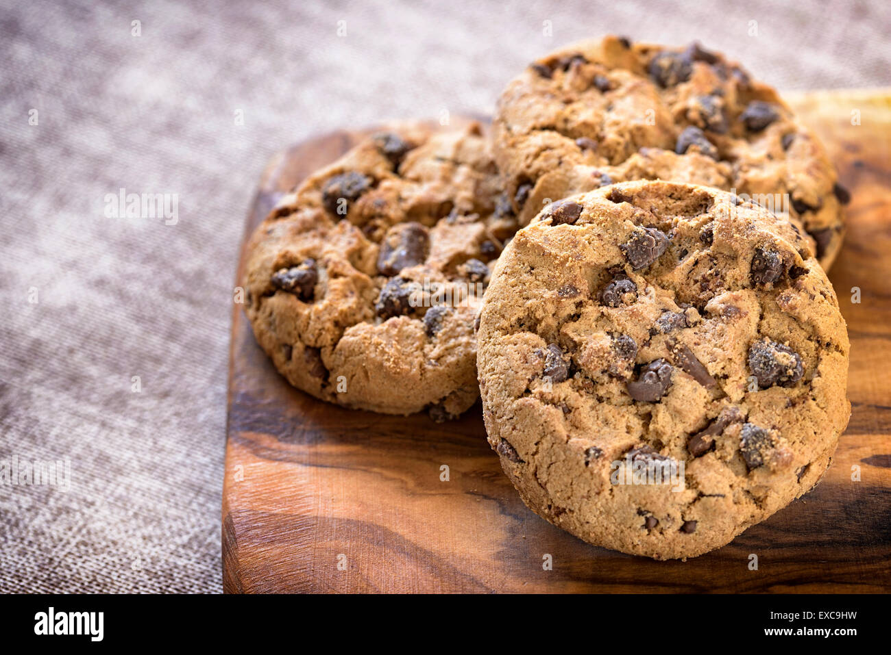 amerikanische Cookies auf Holztisch Stockfoto