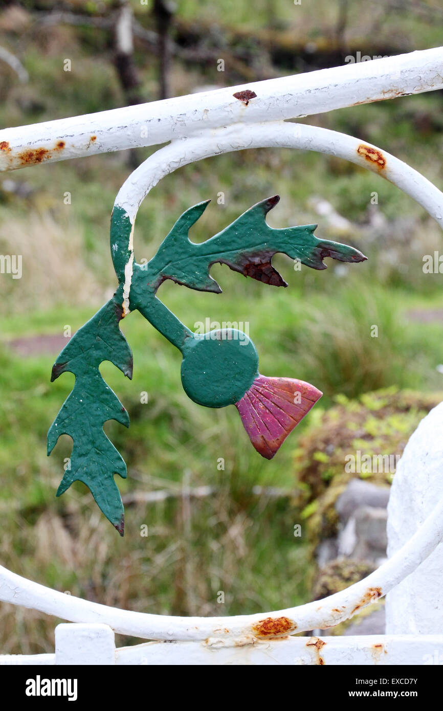 Schottische Distel Detail auf schmiedeeisernen Tor, Applecross, Schottland. Stockfoto