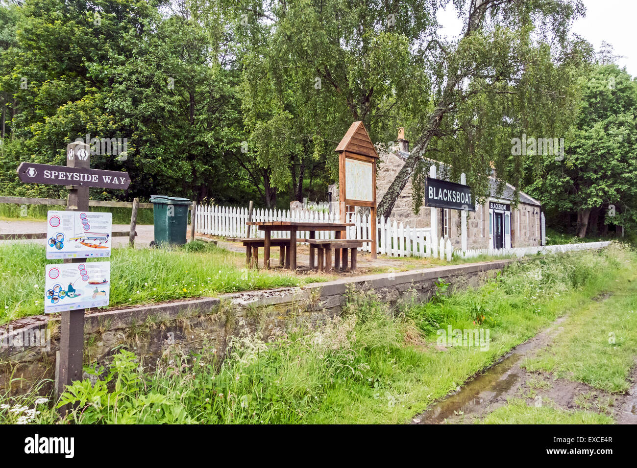 Alten stillgelegten Bahnhof in Blacksboat, die jetzt Bestandteil der Speyside Way Wanderweg in Moray Schottland Stockfoto