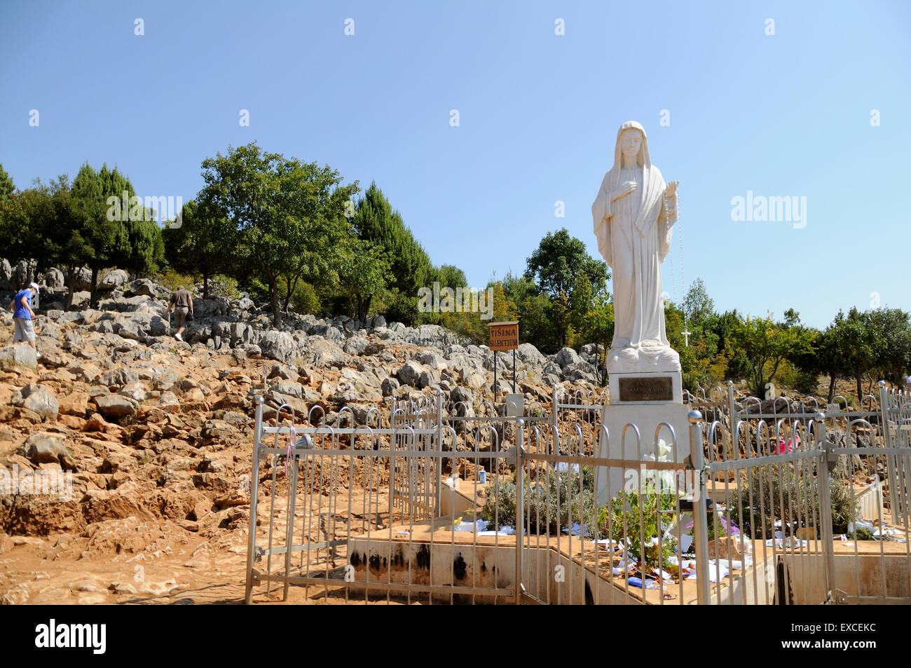 Statue der Jungfrau Maria in Podbrdo, Ort der Erscheinungen in Medjugorje. Stockfoto