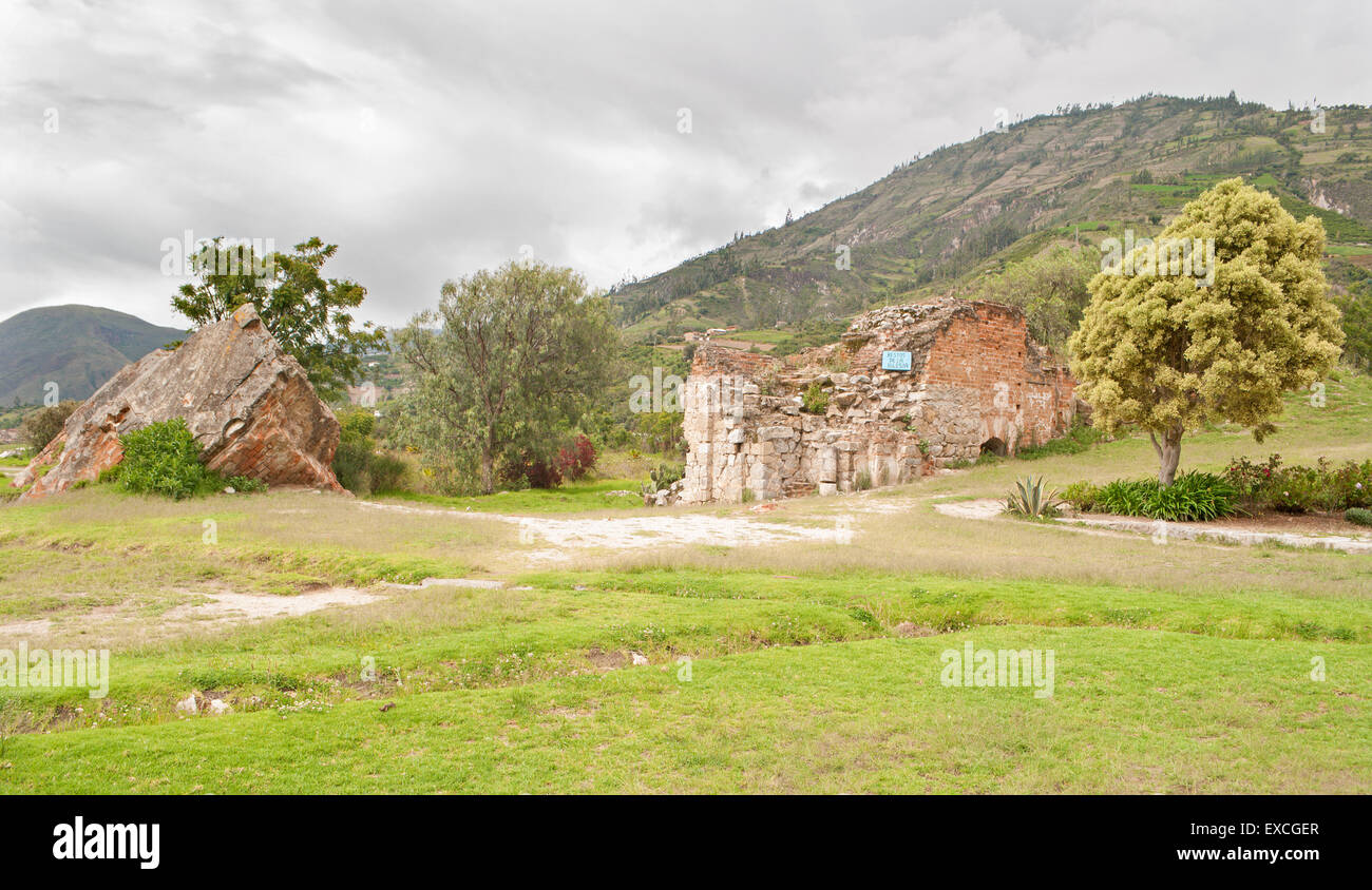 Yungay in Peru - die Rouins der Kirche. Der Campo Santo Memorial für die 1970 Erdbeben und 50.000 Opfer Stockfoto