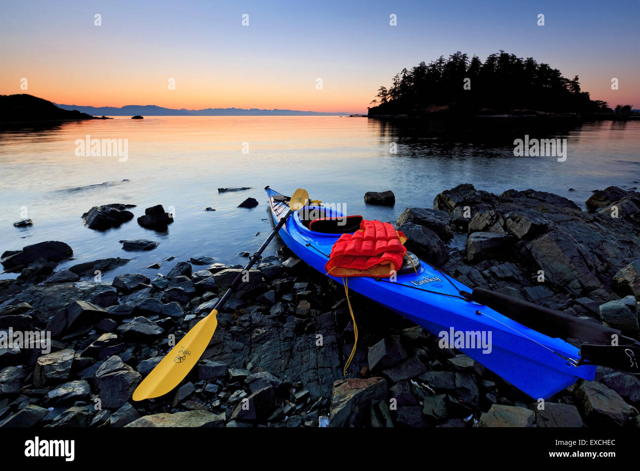 Seekajak bei Sonnenaufgang, Pipers Lagoon Park, Nanaimo, Vancouver Island, Britisch-Kolumbien Stockfoto