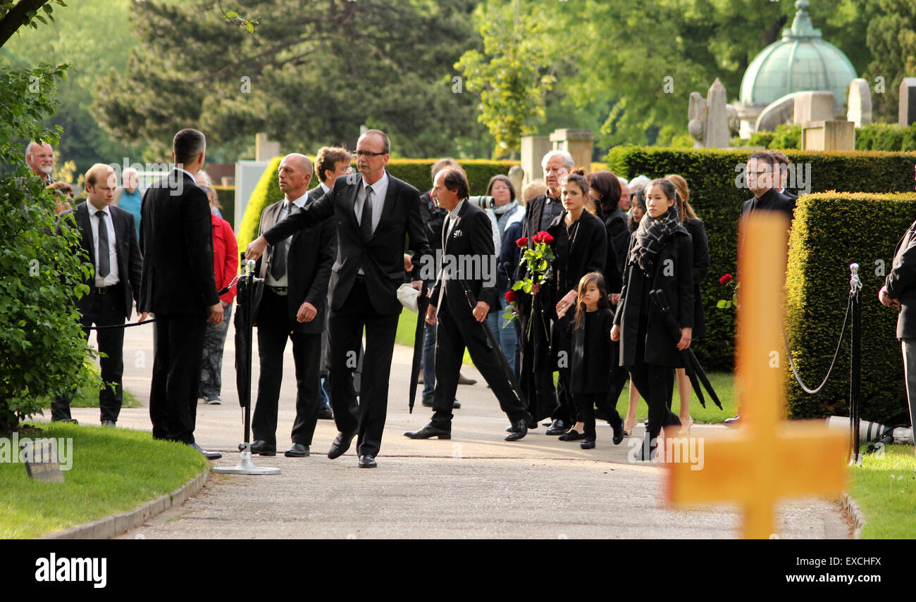 Beerdigung von Udo Jürgens am Wiener Zentralfriedhof mit Sabrina Burda