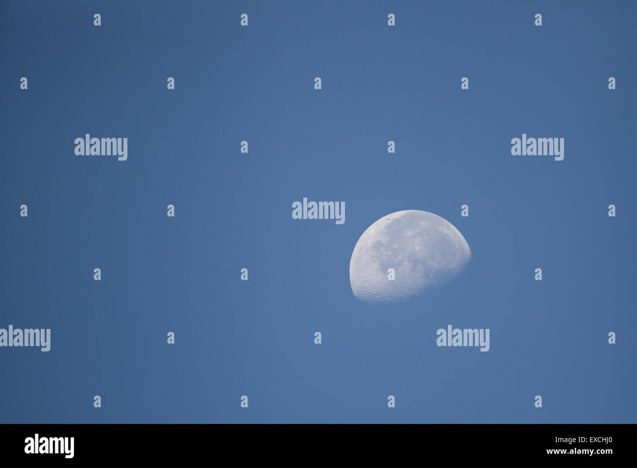 Im Laufe Des Tages Englisch Mond Tagsüber Stockfotos und -bilder Kaufen - Alamy