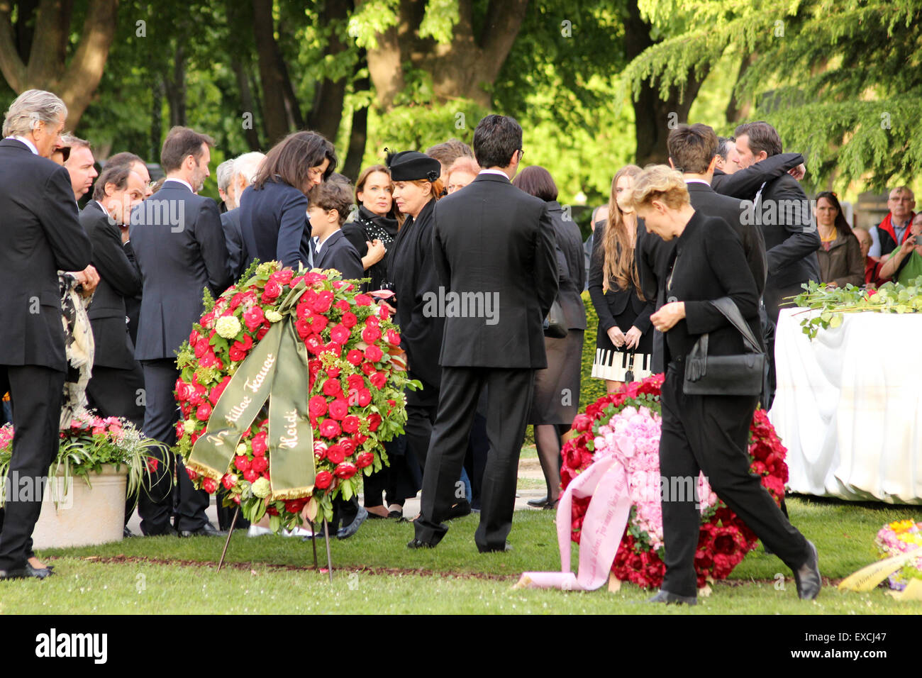 Beerdigung von Udo Jürgens am Wiener Zentralfriedhof mit: Jenny Jürgens, Panja Jürgens, Sonja Jürgens Where: Wien, Österreich bei: 9. Mai 2015 Stockfoto