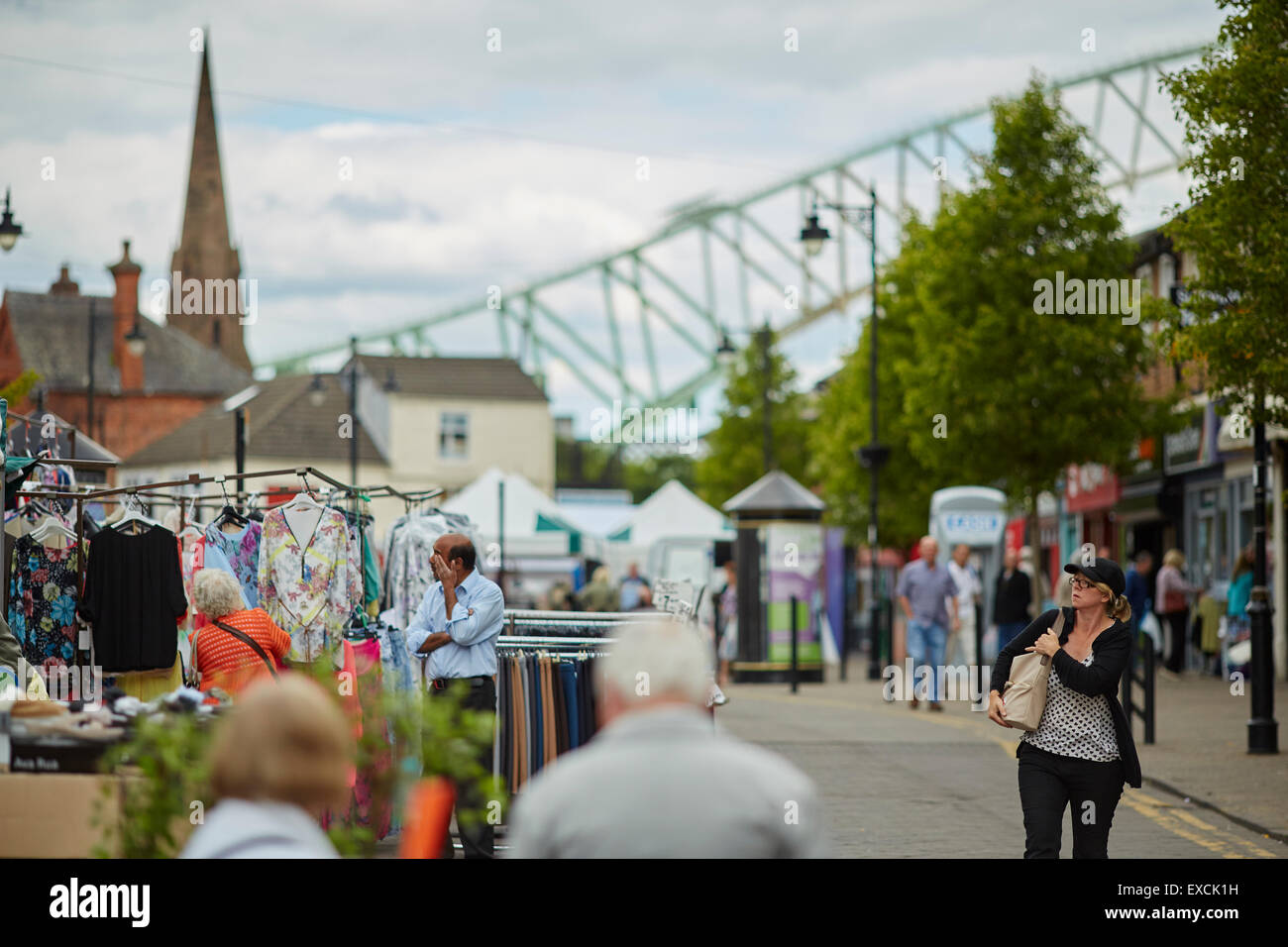 Runcorn ist eine Stadt und Fracht Industriehafen in Halton, Cheshire, UK.  Abgebildete Markthändler im Zentrum Stadt große Bri UK Stockfoto