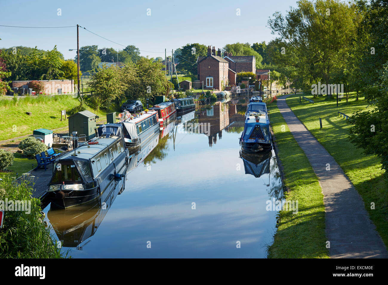 Morings auf dem Trent und Mersey Kanal in der Nähe von The Anderton Boot Lift ist ein zwei Caisson Aufzug Schloss in der Nähe des Dorfes Anderton, Stockfoto