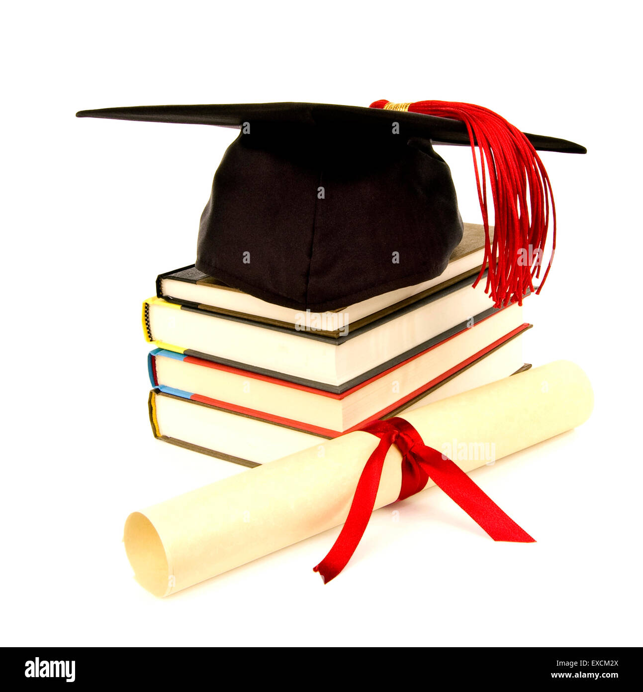 Graduation Cap mit roter Quaste, Büchern und Diplom Stockfoto