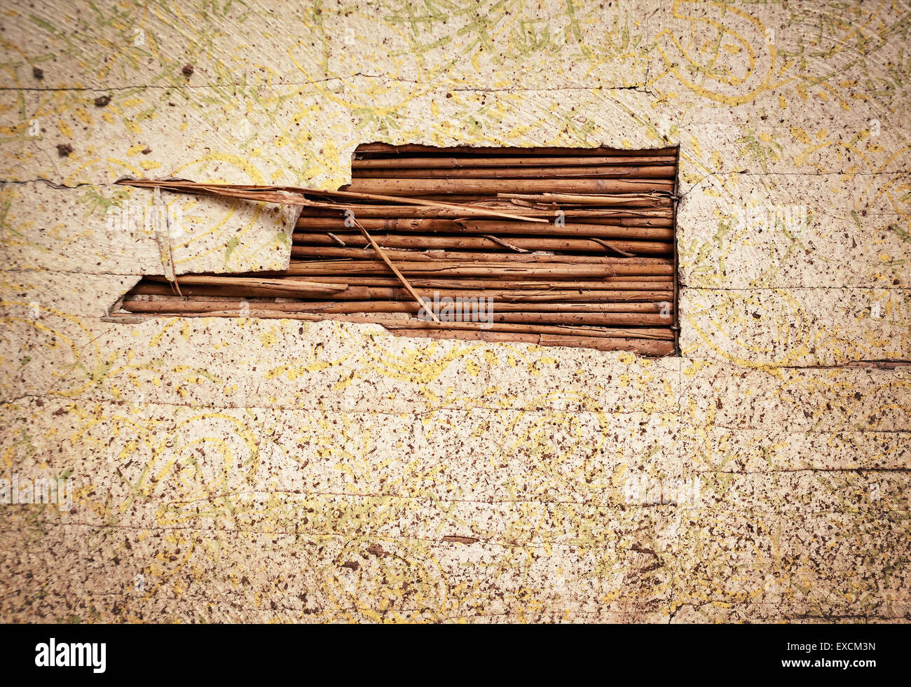 Details einer Stimmzunge Wand, beschädigte Fassade materiellen Closeup. Stockfoto