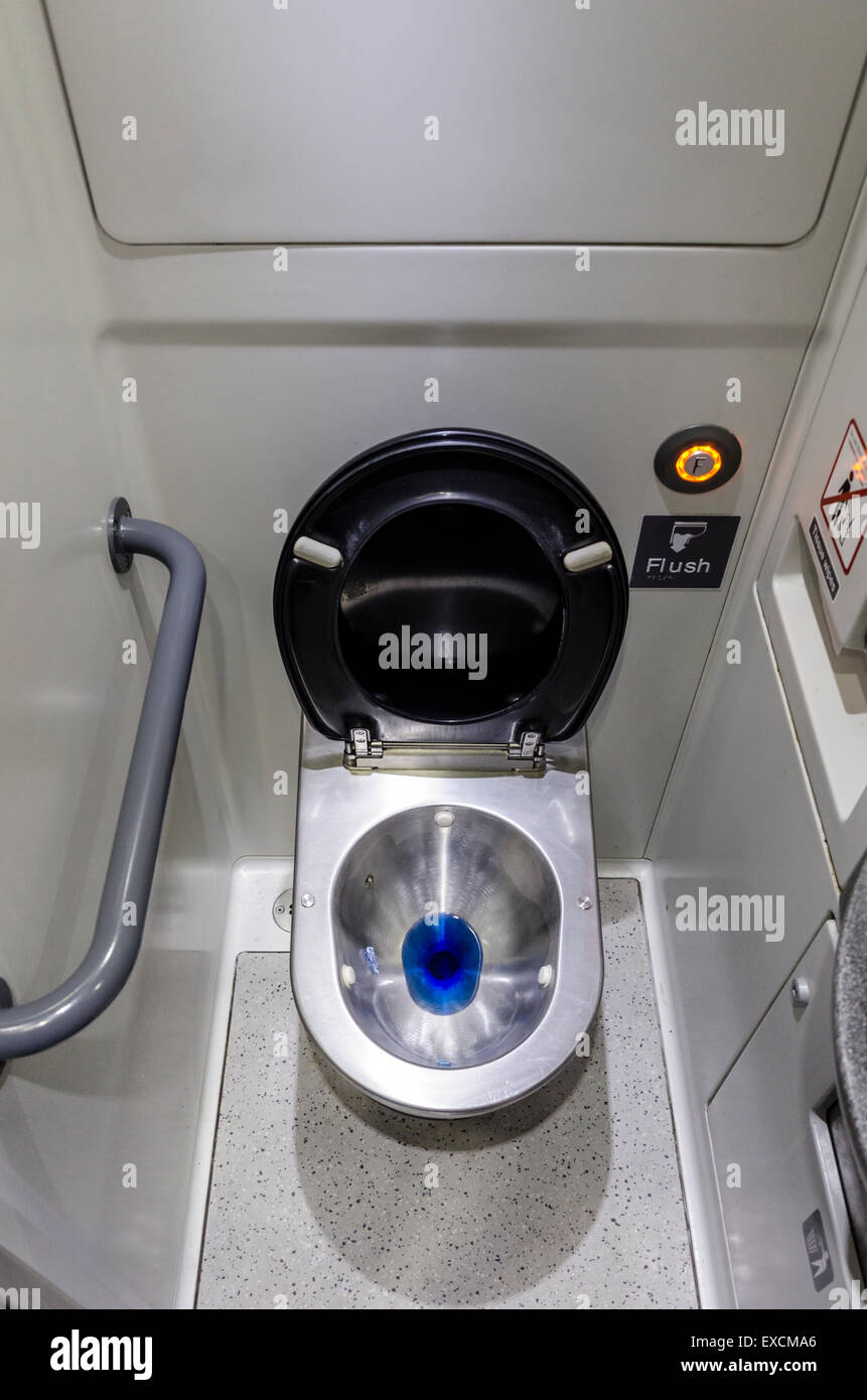 Zug-Toilette auf eine größere Anglia Abellio-Zug Stockfoto