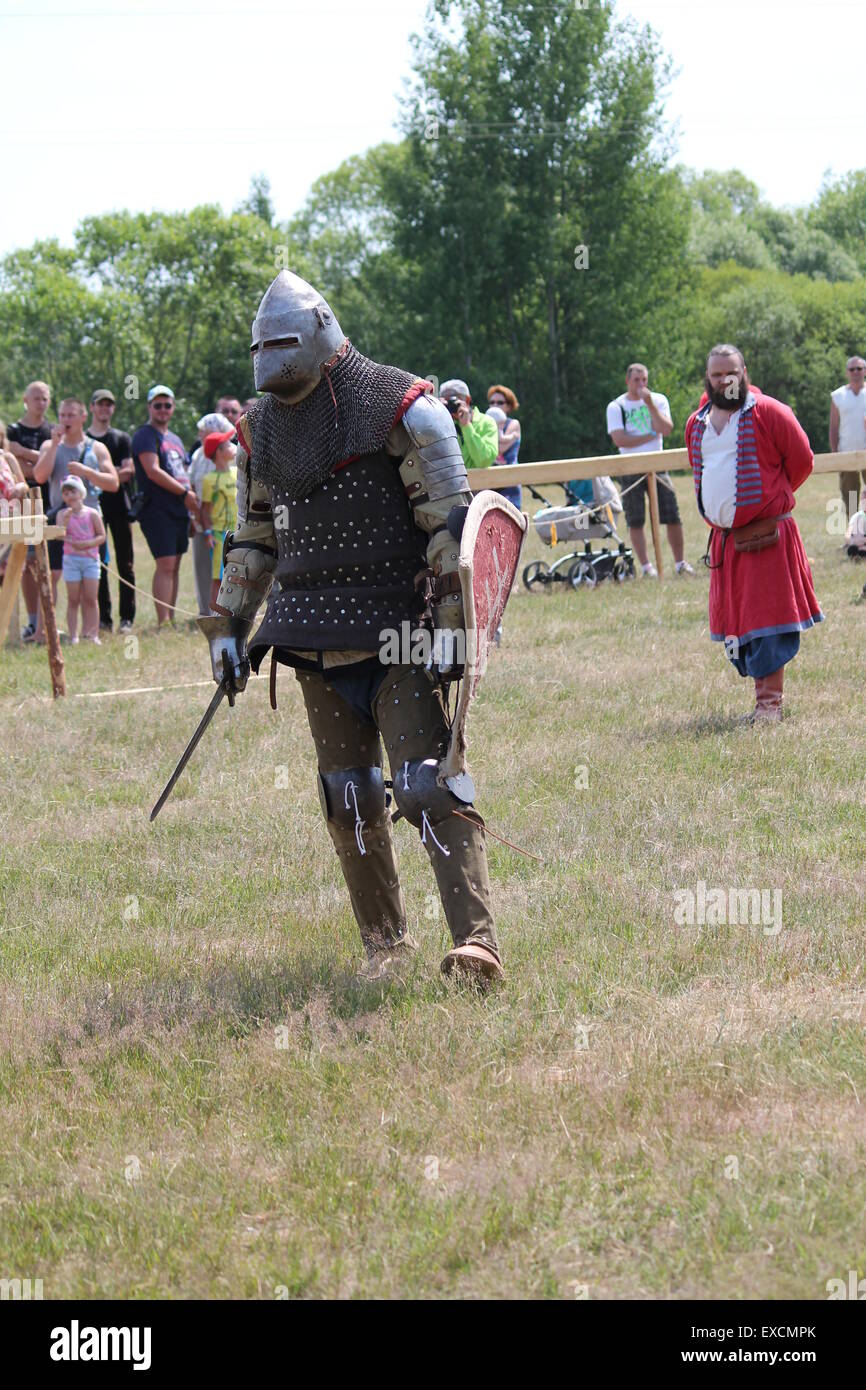 tapferen Sie alten Ritter auf historische Fest "Stolz von Ahn", 4.-5. Juli, Vileyka, 2015, Weißrussland Stockfoto