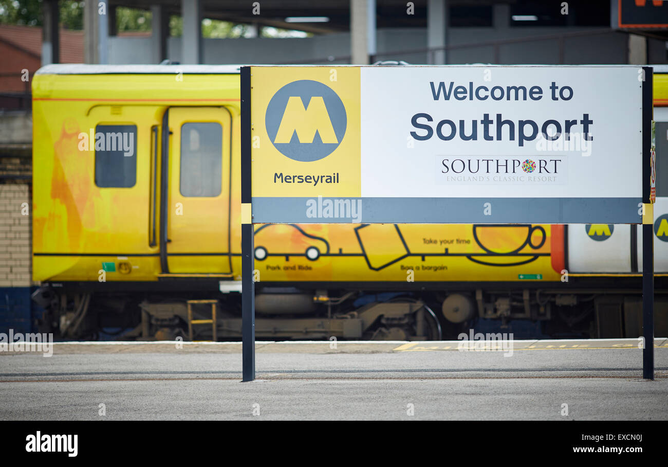 Bilder rund um Southport abgebildet Southport Merseyrail Klasse 508 und 507 Züge The Liverpool Linie wurde ursprünglich gebaut, ich Stockfoto