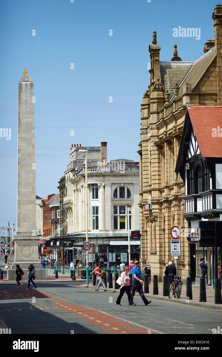 Bilder rund um Southport abgebildet Kriegerdenkmal auf Lord Street Southport, Merseyside.   Der Obelisk ist 67 Fuß 6 Zoll (2 Stockfoto