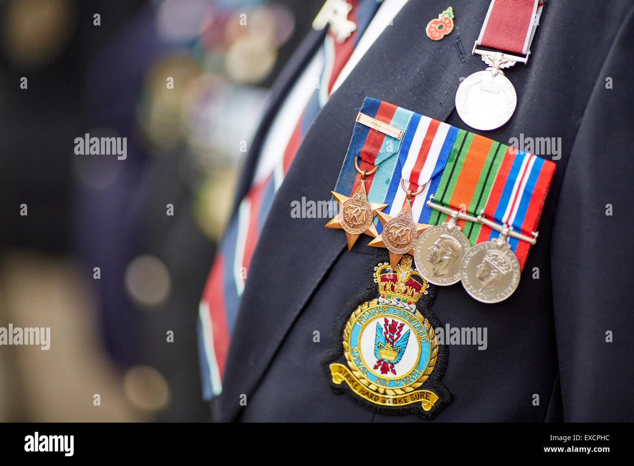 TAG DER STREITKRÄFTE IM STADTZENTRUM VON MANCHESTER.   uniformierte Soldaten Soldat Armee Stiefel Schlacht Tarnung bekämpfen Mut beschäftigt mil Stockfoto