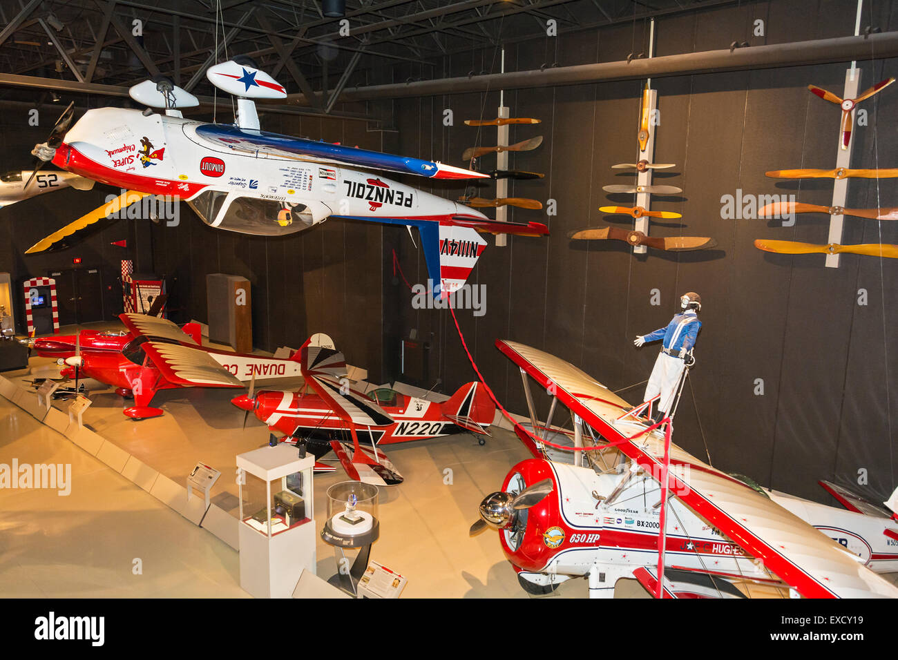 Oshkosh, Wisconsin Experimental Aircraft Association, EAA AirVenture Museum, Kunstflug Flugzeuge, Wing walker Stockfoto