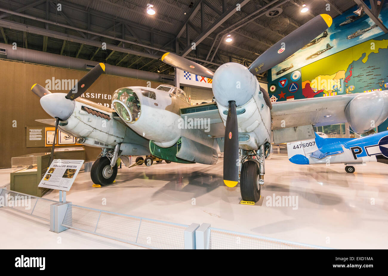 Wisconsin, Oshkosh, Experimental Aircraft Association, EAA AirVenture Museum, de Havilland D.H. 98-B Mosquito bomber Stockfoto Wisconsin, Oshkosh, Experimental Aircraft Association, EAA AirVenture Museum, de Havilland D.H. 98-B Mosquito bomber Stockfoto